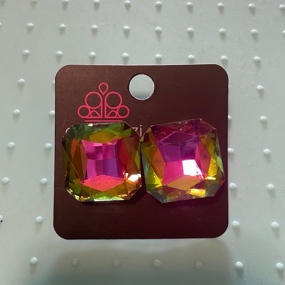 Oil spill studs